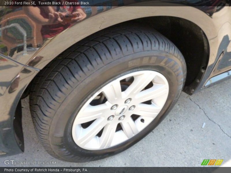 Tuxedo Black / Charcoal Black 2010 Ford Flex SE
