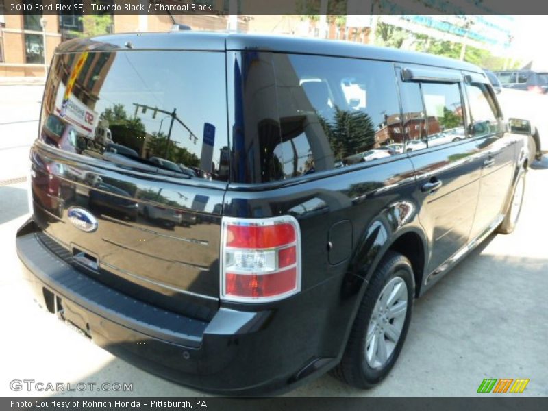 Tuxedo Black / Charcoal Black 2010 Ford Flex SE