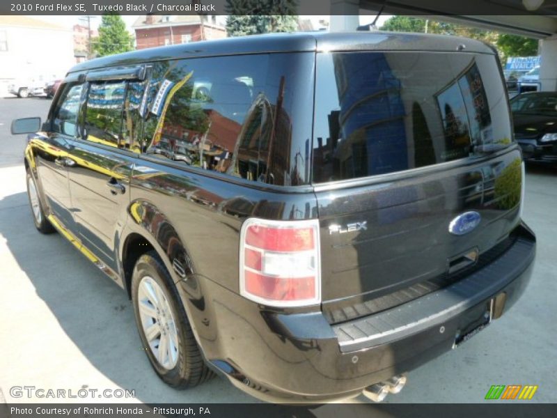 Tuxedo Black / Charcoal Black 2010 Ford Flex SE