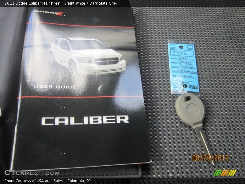 Bright White / Dark Slate Gray 2011 Dodge Caliber Mainstreet