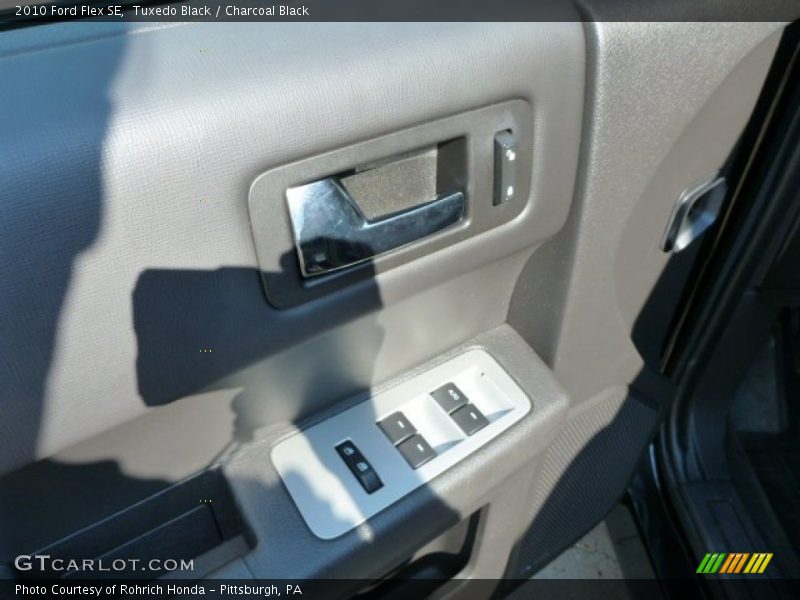 Tuxedo Black / Charcoal Black 2010 Ford Flex SE