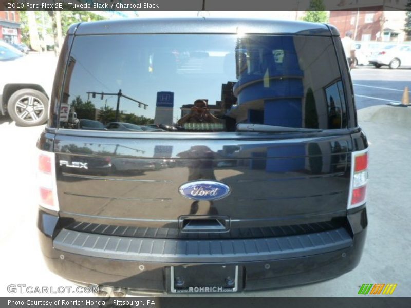 Tuxedo Black / Charcoal Black 2010 Ford Flex SE