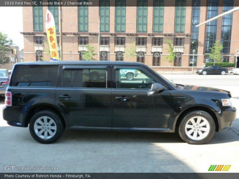 Tuxedo Black / Charcoal Black 2010 Ford Flex SE