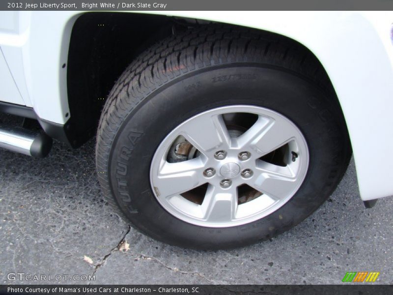 Bright White / Dark Slate Gray 2012 Jeep Liberty Sport