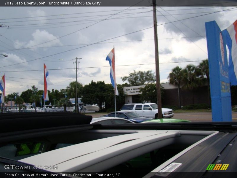 Bright White / Dark Slate Gray 2012 Jeep Liberty Sport