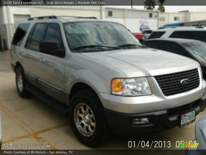 Silver Birch Metallic / Medium Flint Grey 2005 Ford Expedition XLT
