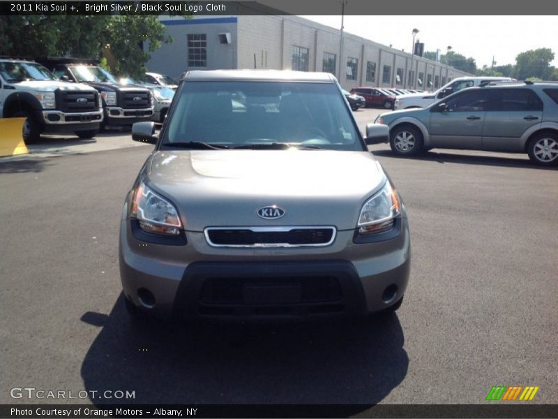 Bright Silver / Black Soul Logo Cloth 2011 Kia Soul +