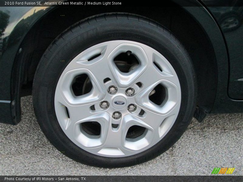 Atlantis Green Metallic / Medium Light Stone 2010 Ford Fusion SE