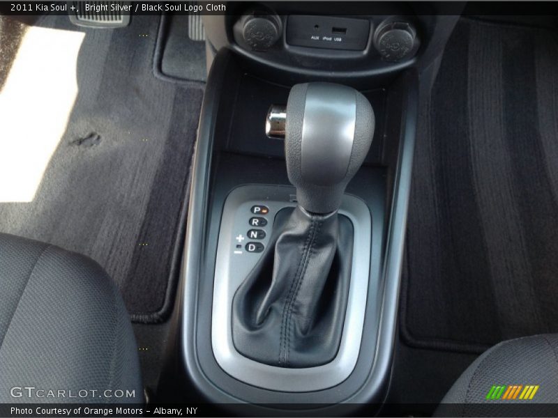 Bright Silver / Black Soul Logo Cloth 2011 Kia Soul +