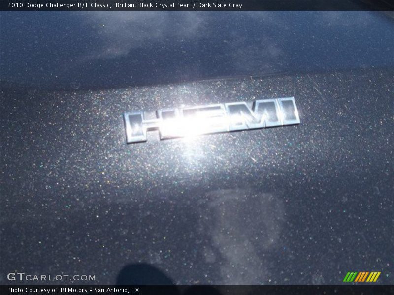 Brilliant Black Crystal Pearl / Dark Slate Gray 2010 Dodge Challenger R/T Classic