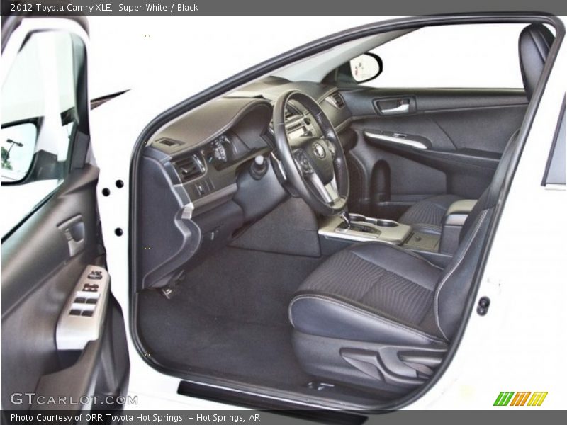 Super White / Black 2012 Toyota Camry XLE