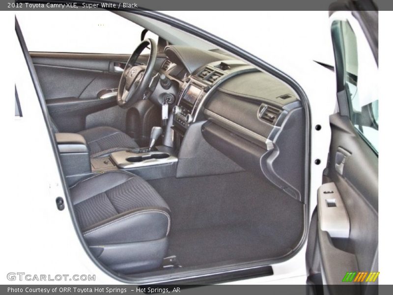 Super White / Black 2012 Toyota Camry XLE