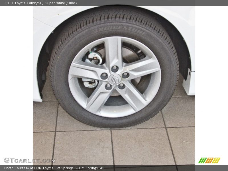 Super White / Black 2013 Toyota Camry SE