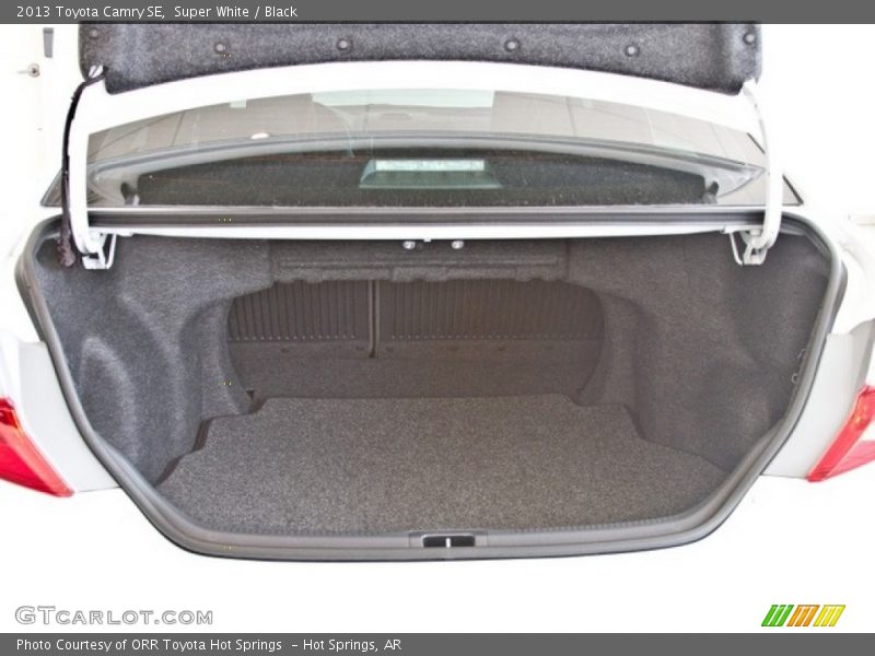 Super White / Black 2013 Toyota Camry SE