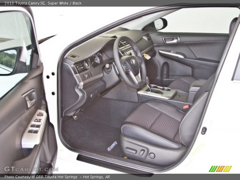 Super White / Black 2013 Toyota Camry SE