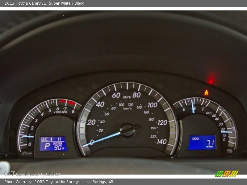 Super White / Black 2013 Toyota Camry SE