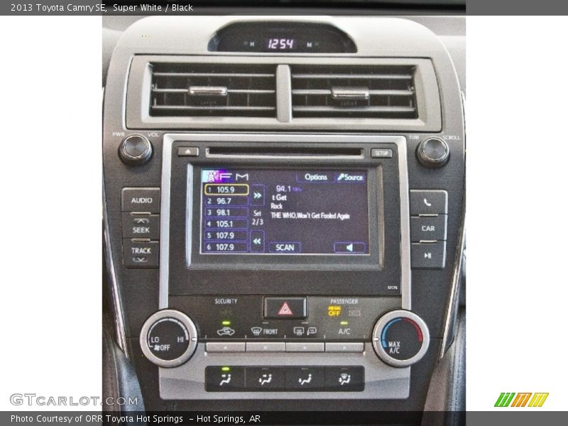 Super White / Black 2013 Toyota Camry SE