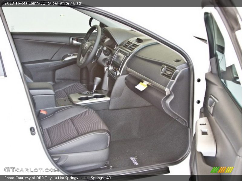 Super White / Black 2013 Toyota Camry SE