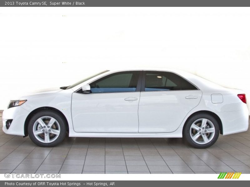 Super White / Black 2013 Toyota Camry SE