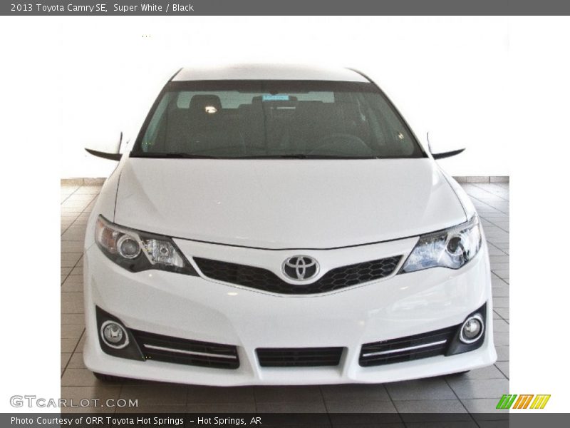 Super White / Black 2013 Toyota Camry SE