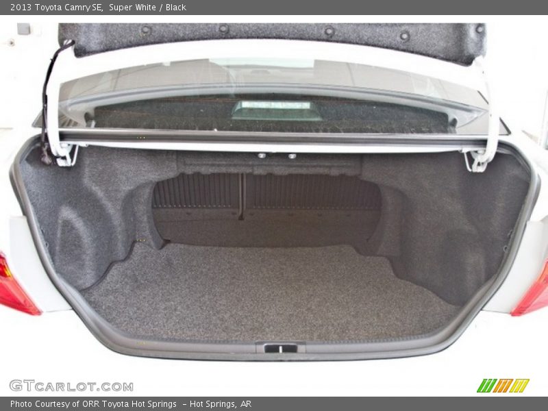 Super White / Black 2013 Toyota Camry SE