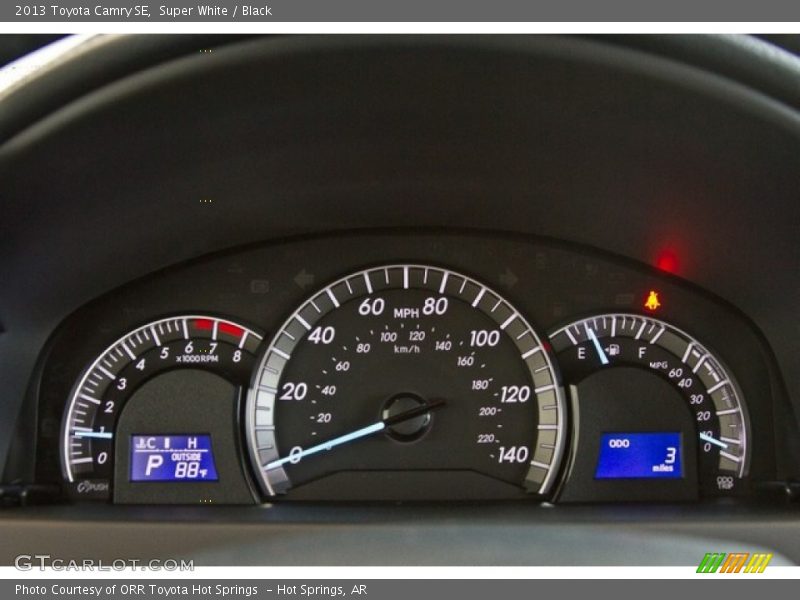 Super White / Black 2013 Toyota Camry SE
