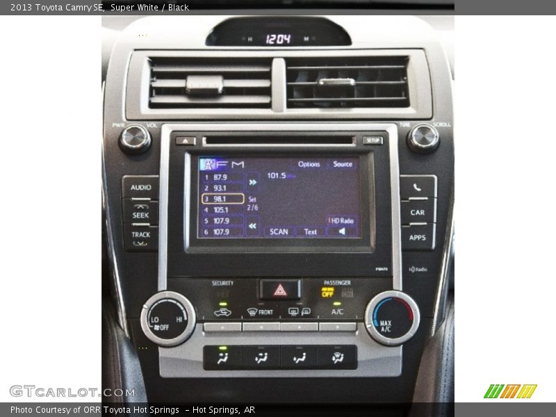 Super White / Black 2013 Toyota Camry SE