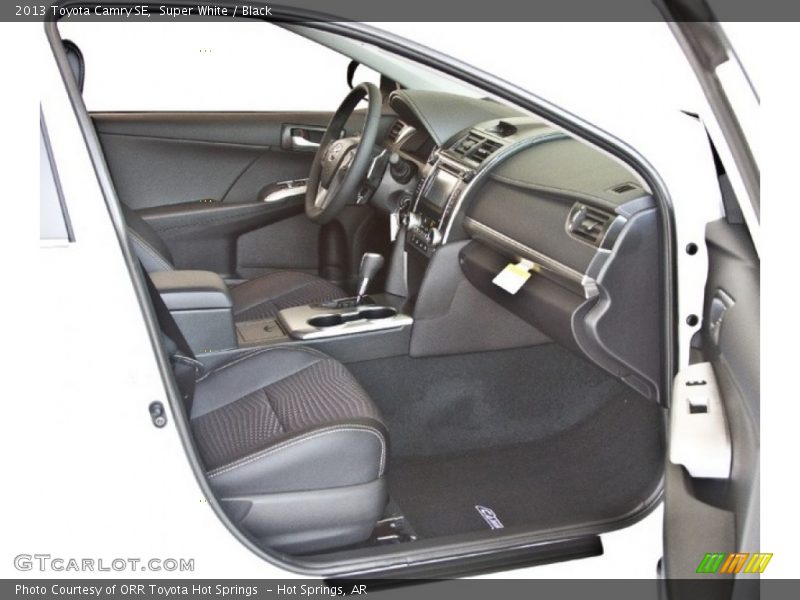 Super White / Black 2013 Toyota Camry SE