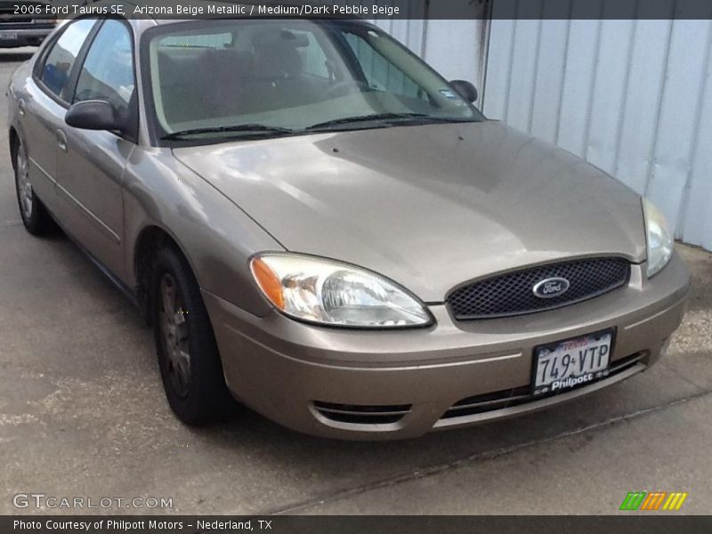 Arizona Beige Metallic / Medium/Dark Pebble Beige 2006 Ford Taurus SE