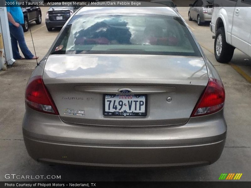 Arizona Beige Metallic / Medium/Dark Pebble Beige 2006 Ford Taurus SE