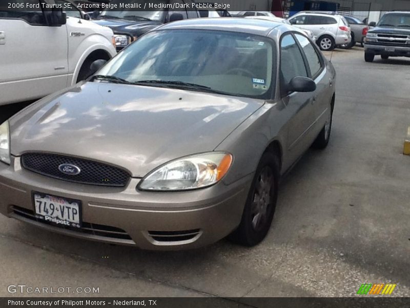 Arizona Beige Metallic / Medium/Dark Pebble Beige 2006 Ford Taurus SE