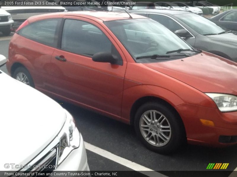 Blazing Copper Metallic / Charcoal/Charcoal 2005 Ford Focus ZX3 S Coupe