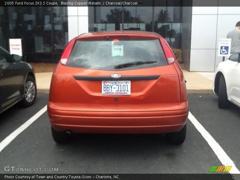 Blazing Copper Metallic / Charcoal/Charcoal 2005 Ford Focus ZX3 S Coupe