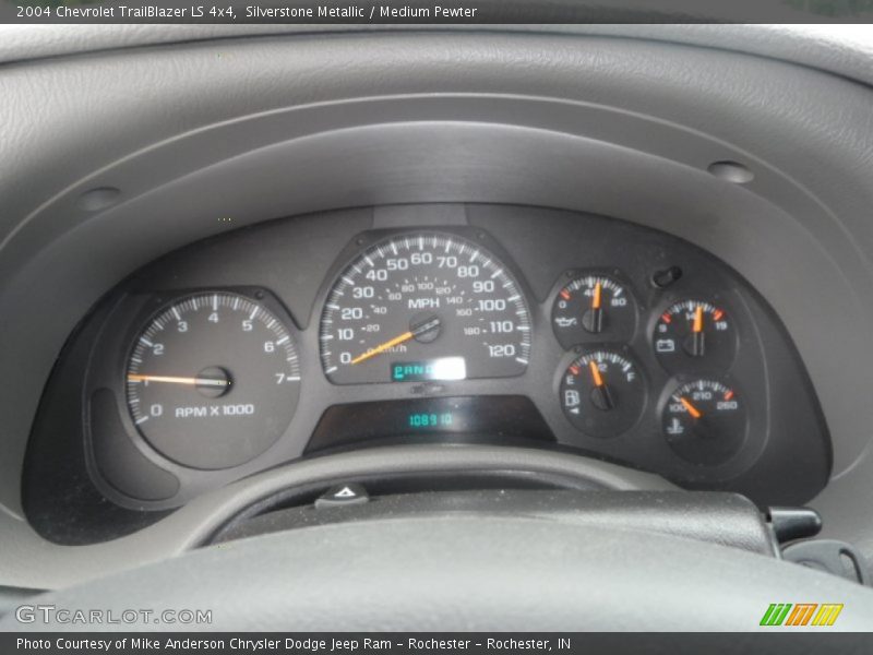 Silverstone Metallic / Medium Pewter 2004 Chevrolet TrailBlazer LS 4x4
