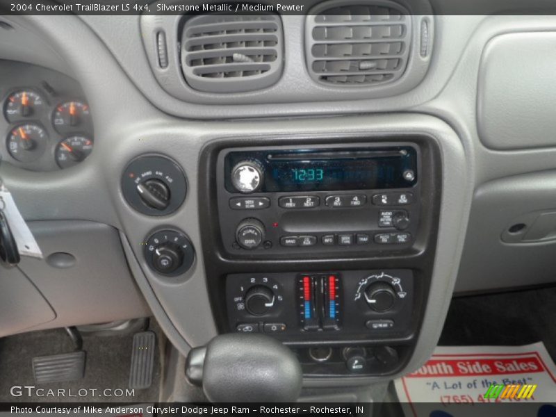 Silverstone Metallic / Medium Pewter 2004 Chevrolet TrailBlazer LS 4x4