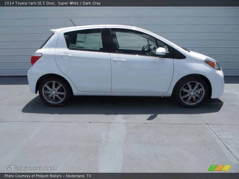  2014 Yaris SE 5 Door Super White