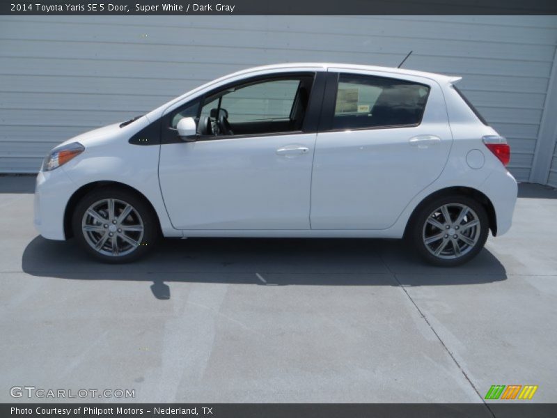 Super White / Dark Gray 2014 Toyota Yaris SE 5 Door
