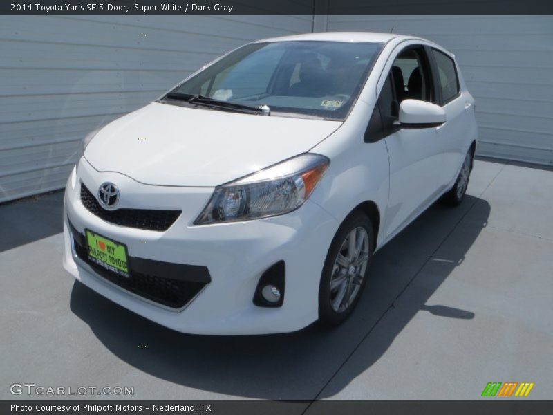 Super White / Dark Gray 2014 Toyota Yaris SE 5 Door