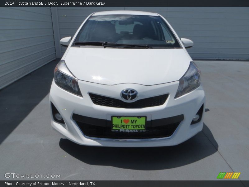 Super White / Dark Gray 2014 Toyota Yaris SE 5 Door