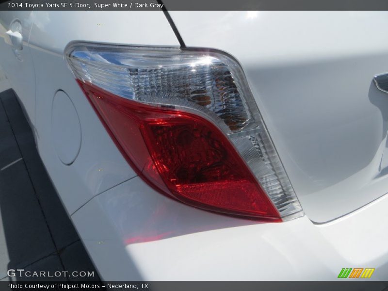 Super White / Dark Gray 2014 Toyota Yaris SE 5 Door