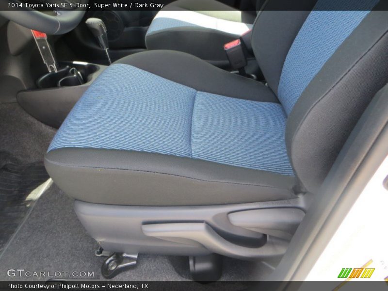 Super White / Dark Gray 2014 Toyota Yaris SE 5 Door