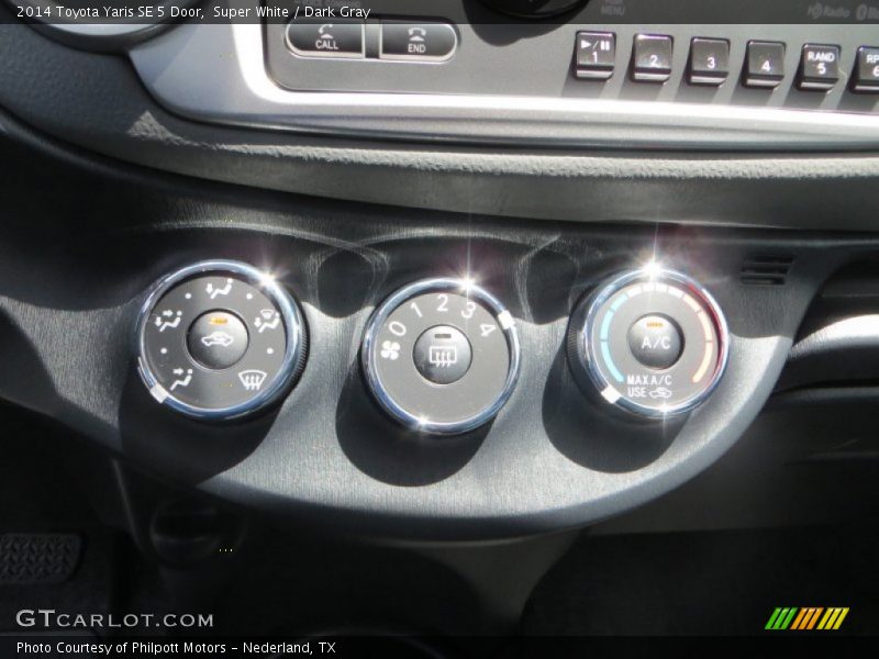 Super White / Dark Gray 2014 Toyota Yaris SE 5 Door