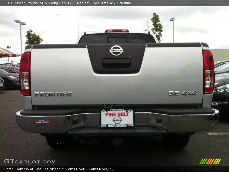 Radiant Silver Metallic / Graphite 2010 Nissan Frontier SE V6 King Cab 4x4