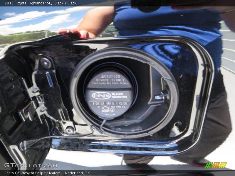Black / Black 2013 Toyota Highlander SE
