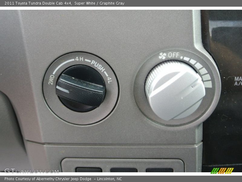 Super White / Graphite Gray 2011 Toyota Tundra Double Cab 4x4