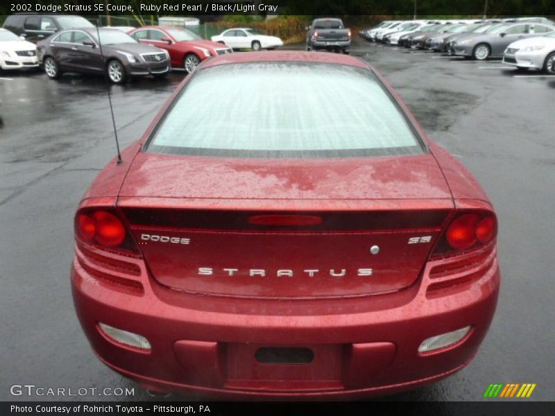 Ruby Red Pearl / Black/Light Gray 2002 Dodge Stratus SE Coupe