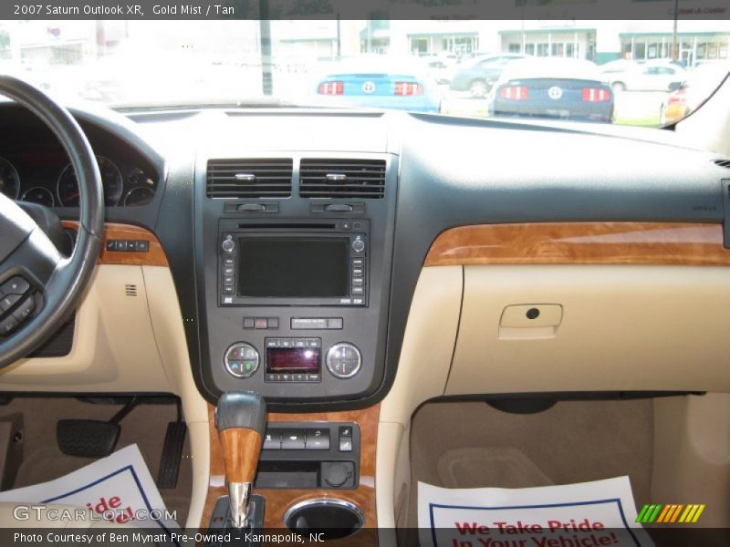 Gold Mist / Tan 2007 Saturn Outlook XR