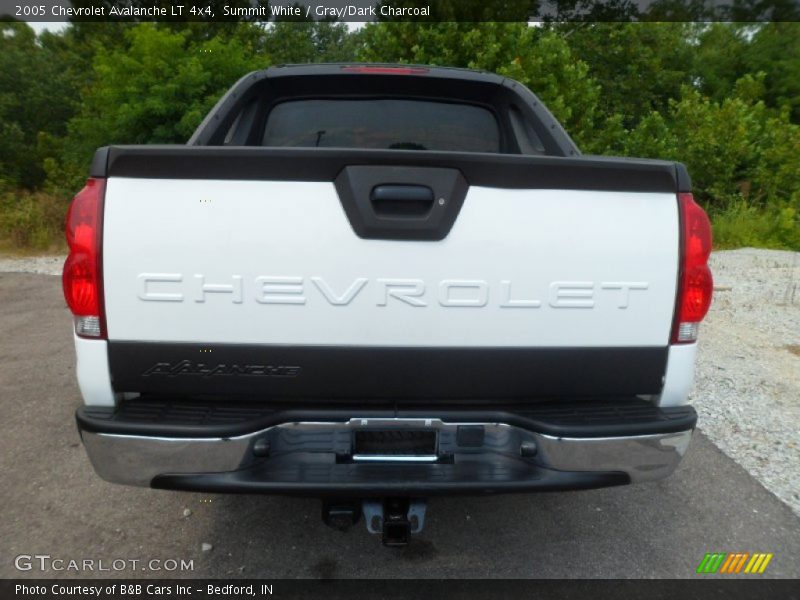 Summit White / Gray/Dark Charcoal 2005 Chevrolet Avalanche LT 4x4