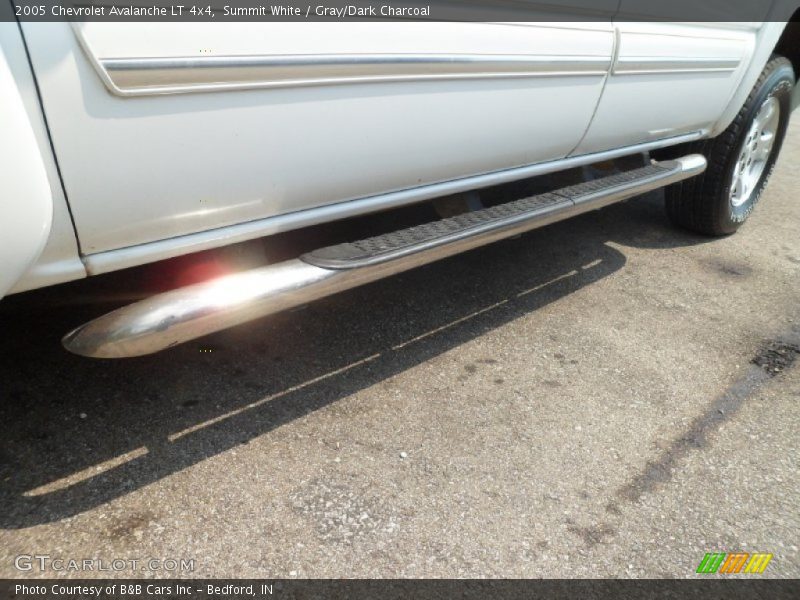 Summit White / Gray/Dark Charcoal 2005 Chevrolet Avalanche LT 4x4