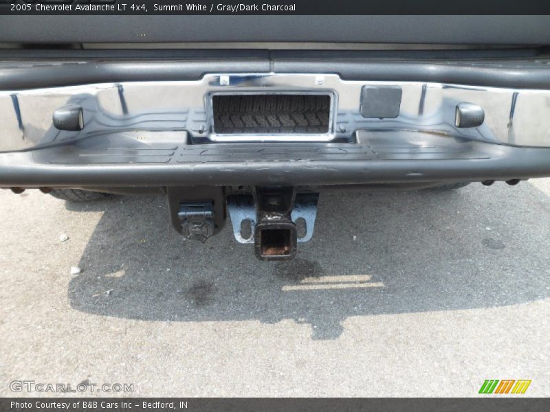 Summit White / Gray/Dark Charcoal 2005 Chevrolet Avalanche LT 4x4